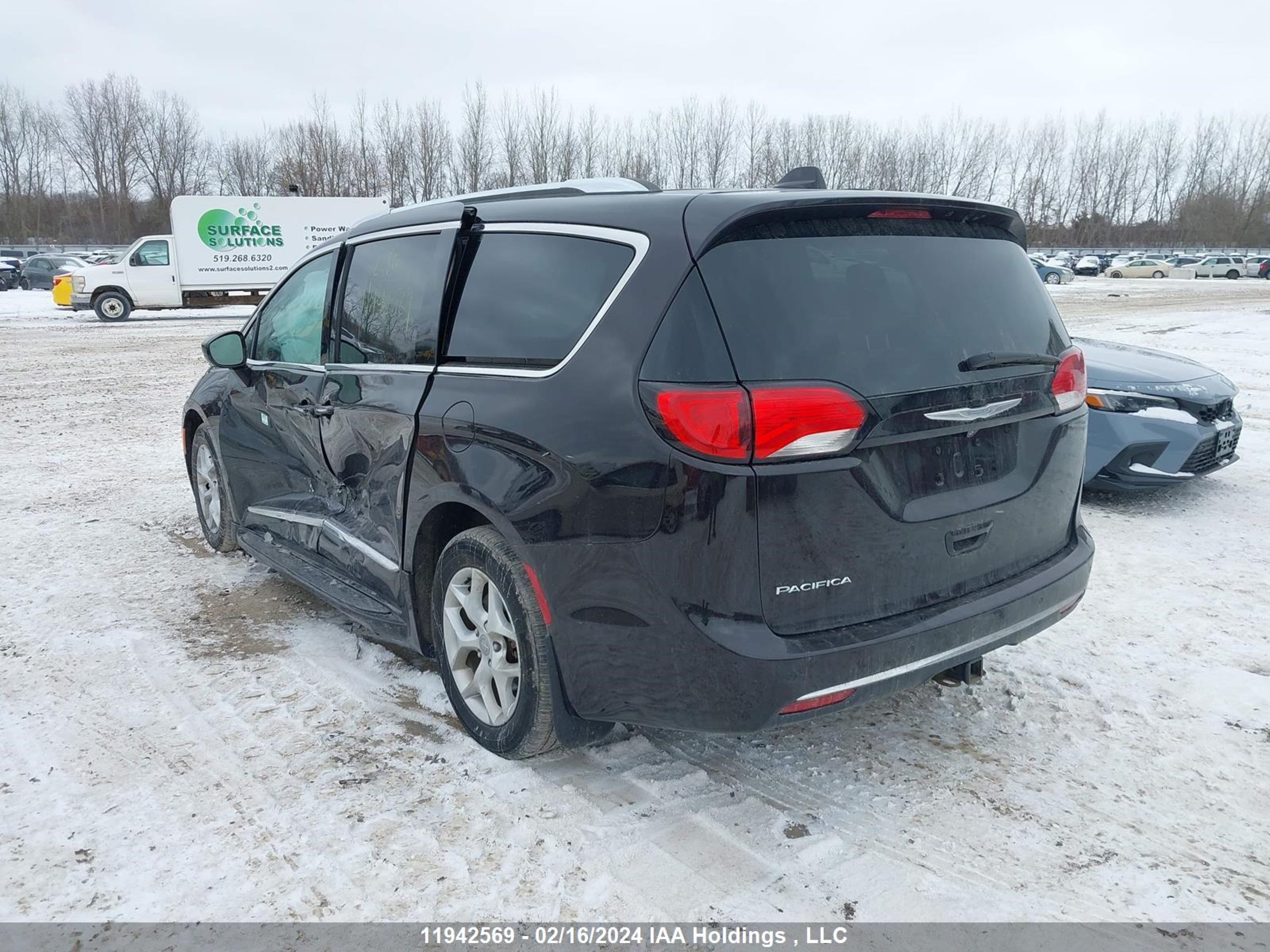 Photo 2 VIN: 2C4RC1EGXHR727738 - CHRYSLER PACIFICA 