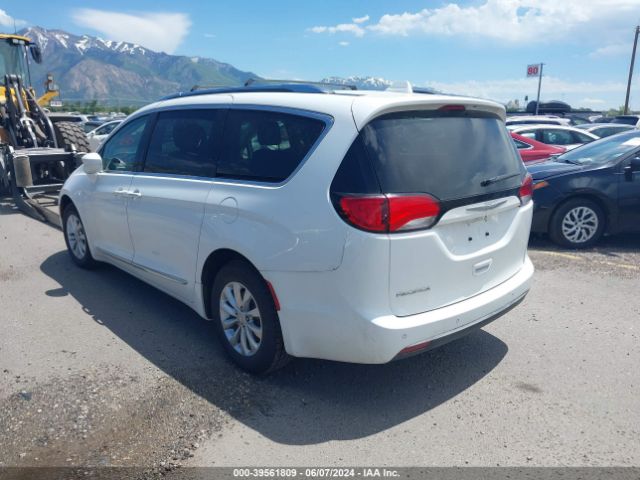 Photo 2 VIN: 2C4RC1EGXJR108420 - CHRYSLER PACIFICA 