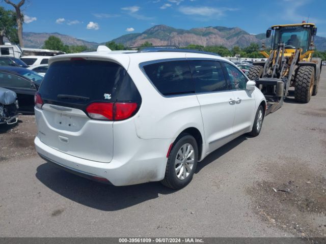 Photo 3 VIN: 2C4RC1EGXJR108420 - CHRYSLER PACIFICA 