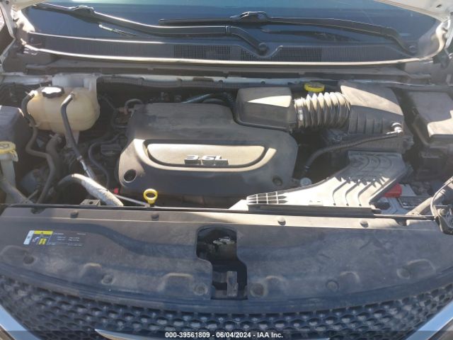 Photo 9 VIN: 2C4RC1EGXJR108420 - CHRYSLER PACIFICA 