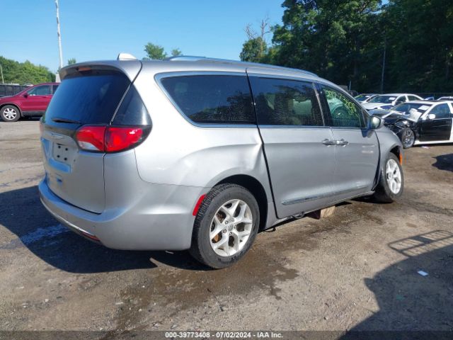 Photo 3 VIN: 2C4RC1EGXJR109549 - CHRYSLER PACIFICA 