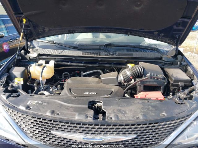 Photo 9 VIN: 2C4RC1EGXJR114539 - CHRYSLER PACIFICA 