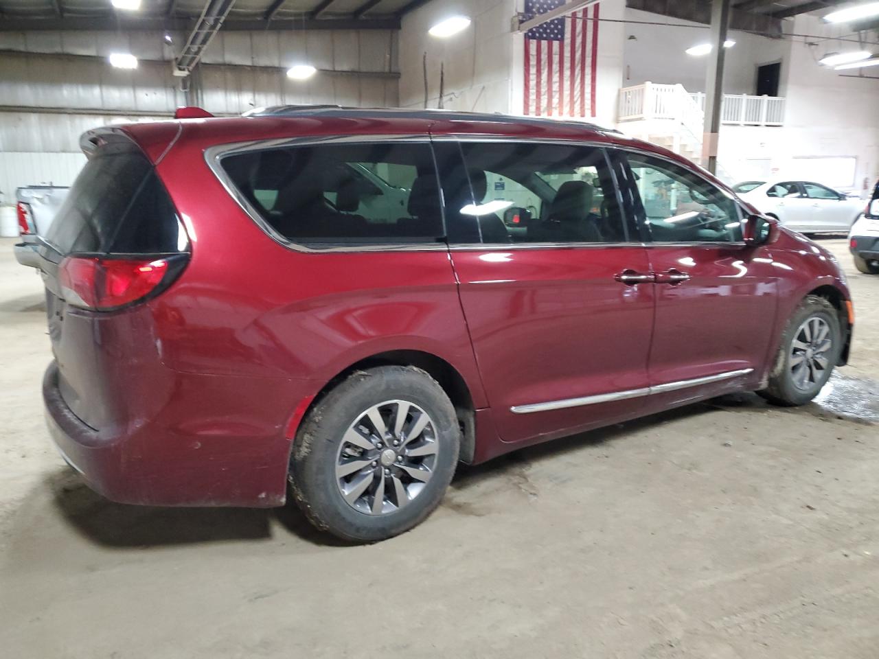 Photo 2 VIN: 2C4RC1EGXKR675681 - CHRYSLER PACIFICA 