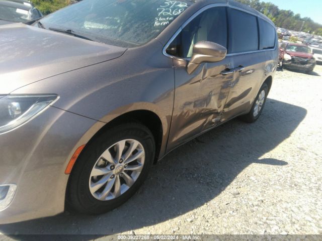 Photo 5 VIN: 2C4RC1FG0JR177874 - CHRYSLER PACIFICA 