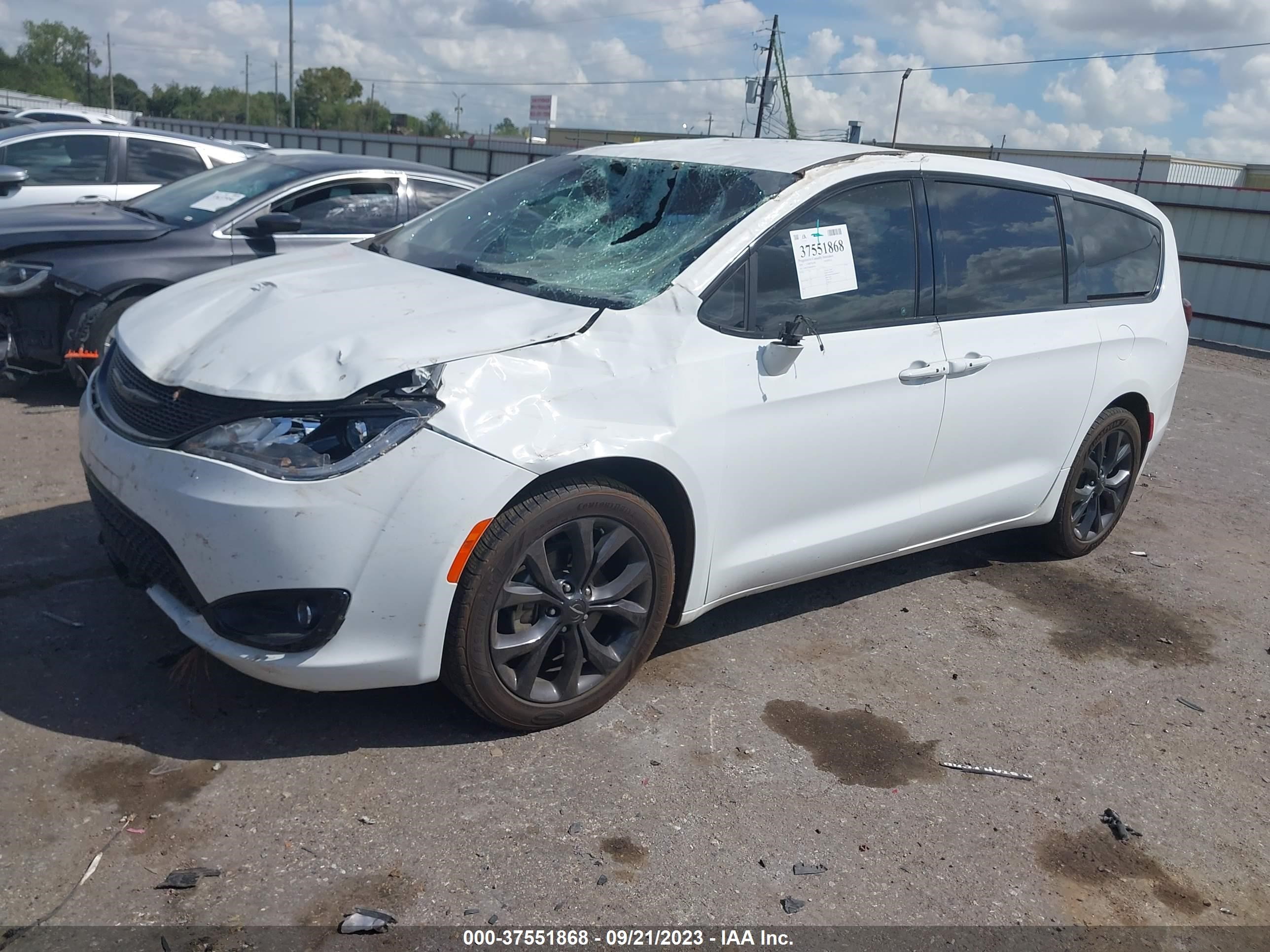 Photo 1 VIN: 2C4RC1FG0KR583526 - CHRYSLER PACIFICA 