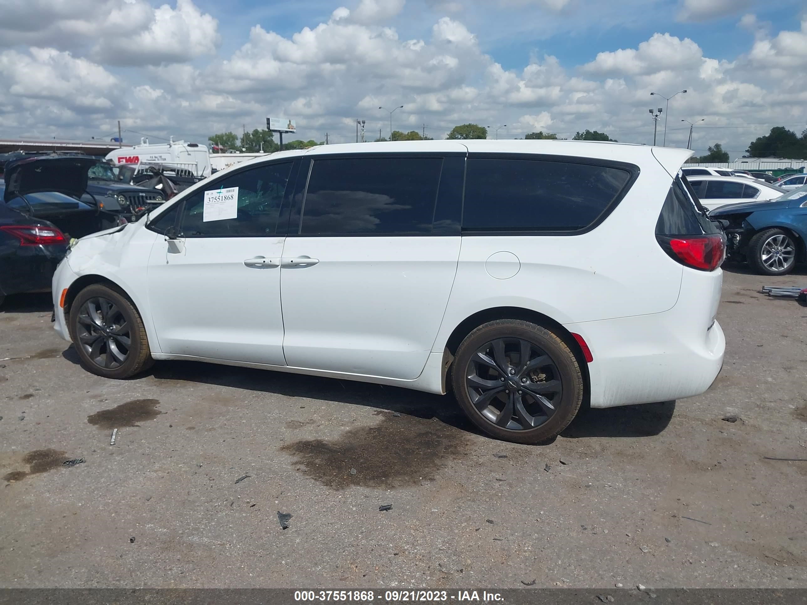 Photo 13 VIN: 2C4RC1FG0KR583526 - CHRYSLER PACIFICA 