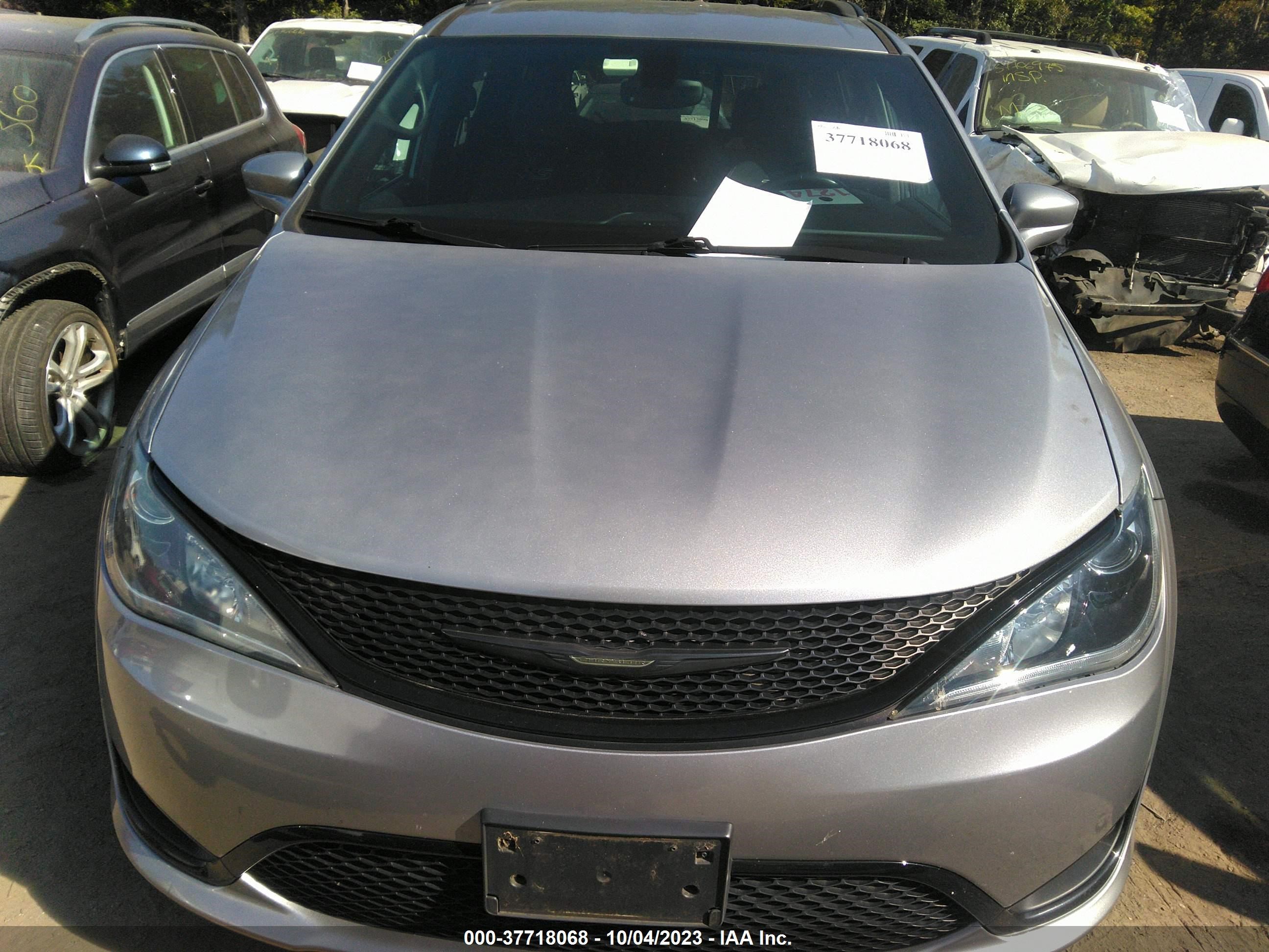 Photo 11 VIN: 2C4RC1FG0KR583560 - CHRYSLER PACIFICA 