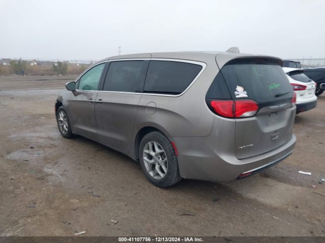 Photo 2 VIN: 2C4RC1FG1JR108269 - CHRYSLER PACIFICA 