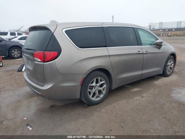 Photo 3 VIN: 2C4RC1FG1JR108269 - CHRYSLER PACIFICA 