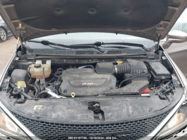 Photo 9 VIN: 2C4RC1FG1JR108269 - CHRYSLER PACIFICA 