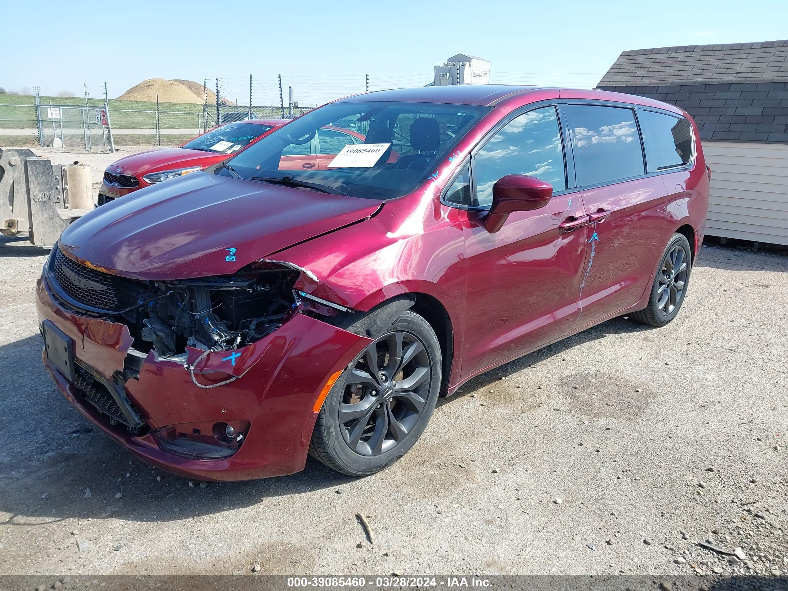 Photo 1 VIN: 2C4RC1FG2JR351069 - CHRYSLER PACIFICA 