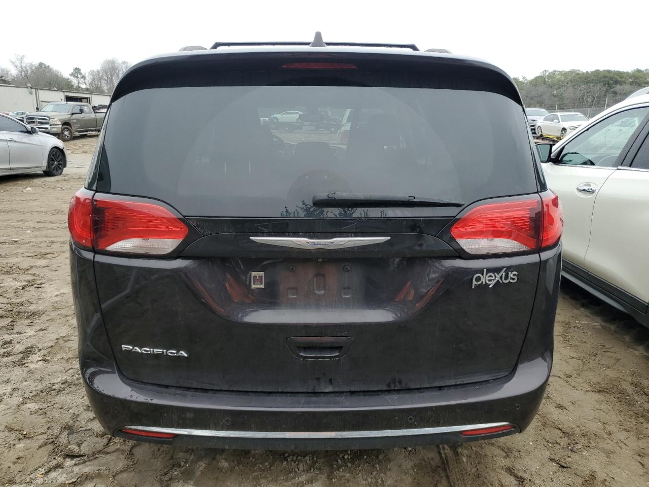 Photo 5 VIN: 2C4RC1FG3JR102859 - CHRYSLER PACIFICA 