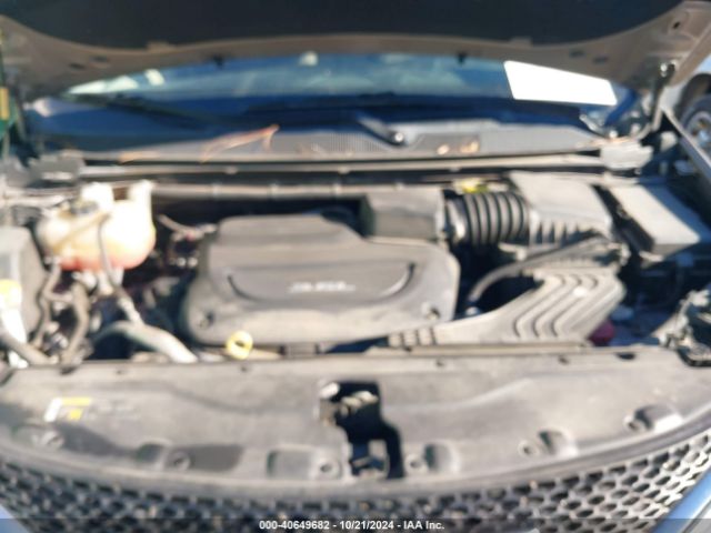 Photo 9 VIN: 2C4RC1FG3JR111741 - CHRYSLER PACIFICA 