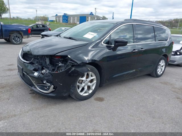 Photo 1 VIN: 2C4RC1FG3JR111755 - CHRYSLER PACIFICA 