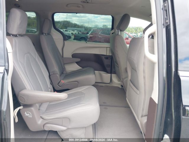 Photo 7 VIN: 2C4RC1FG3JR111755 - CHRYSLER PACIFICA 