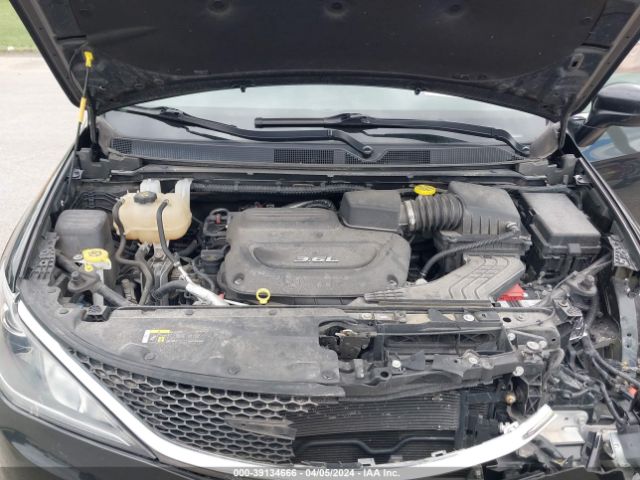 Photo 9 VIN: 2C4RC1FG3JR111755 - CHRYSLER PACIFICA 