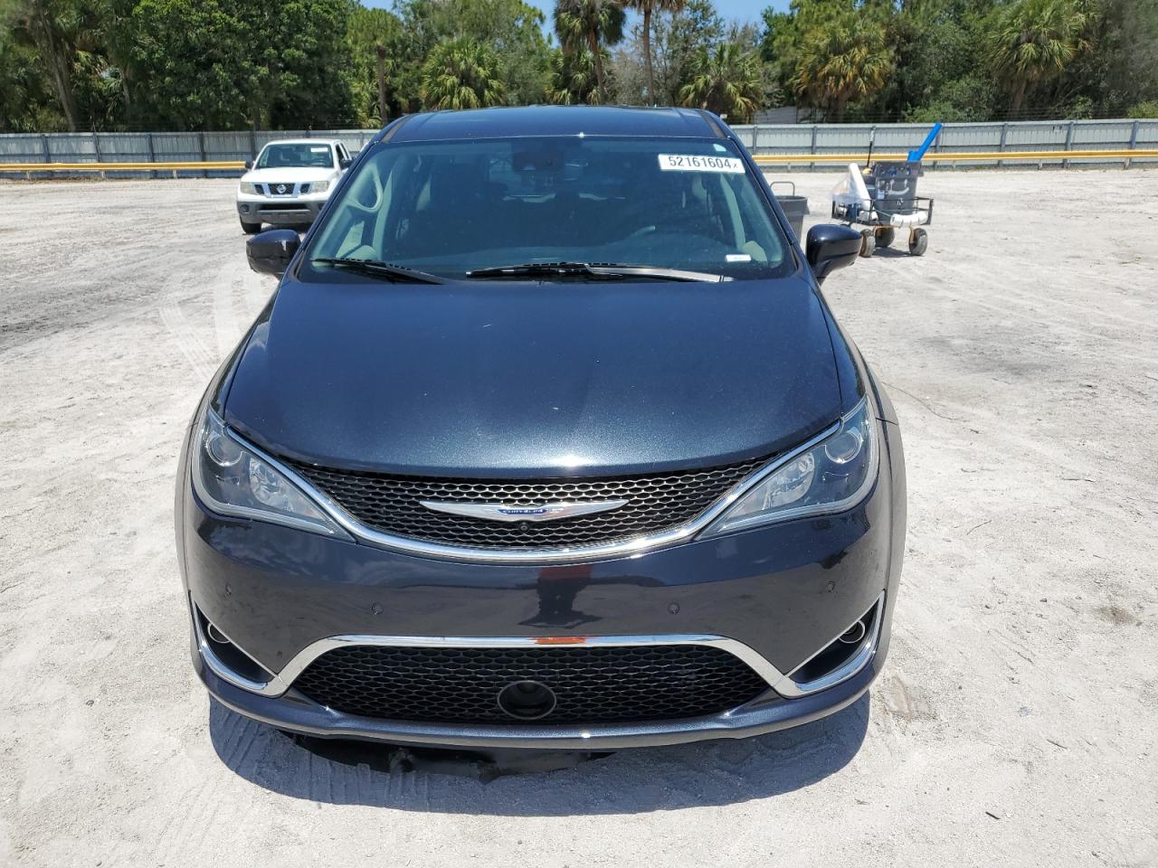 Photo 4 VIN: 2C4RC1FG3KR738084 - CHRYSLER PACIFICA 