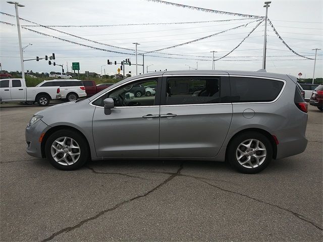 Photo 3 VIN: 2C4RC1FG4JR117208 - CHRYSLER PACIFICA 