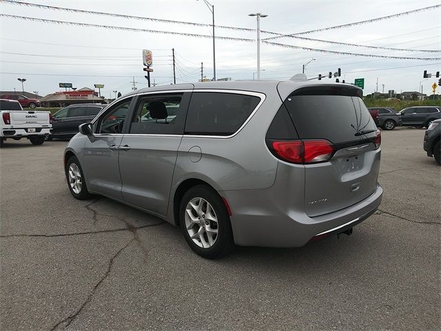 Photo 4 VIN: 2C4RC1FG4JR117208 - CHRYSLER PACIFICA 