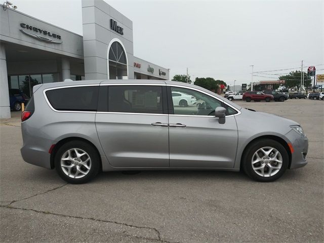 Photo 8 VIN: 2C4RC1FG4JR117208 - CHRYSLER PACIFICA 