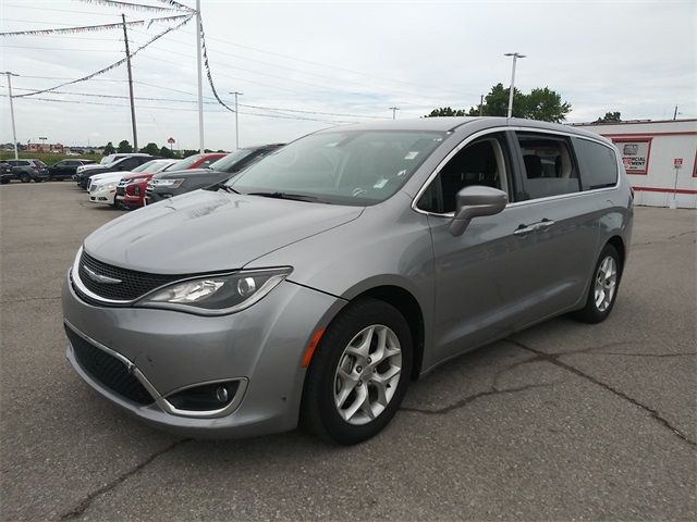 Photo 2 VIN: 2C4RC1FG4JR117208 - CHRYSLER PACIFICA 