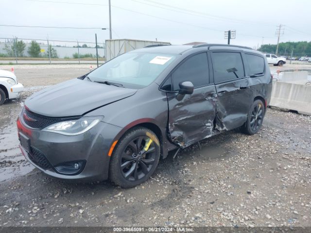 Photo 1 VIN: 2C4RC1FG4JR261034 - CHRYSLER PACIFICA 