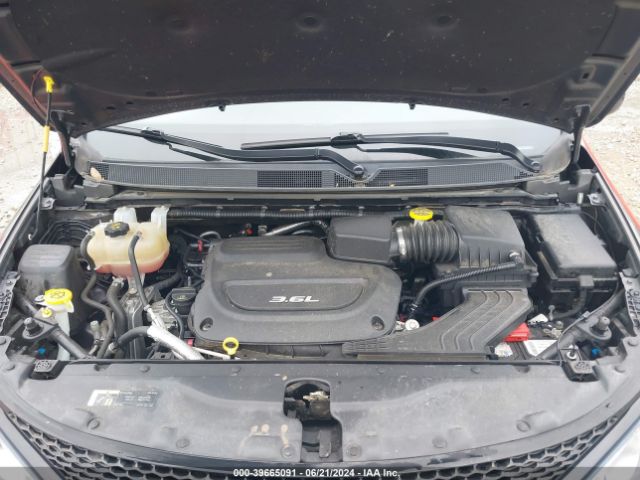 Photo 9 VIN: 2C4RC1FG4JR261034 - CHRYSLER PACIFICA 