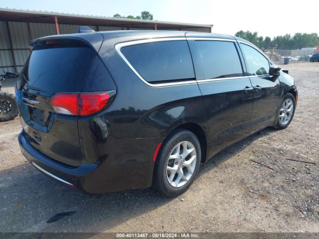 Photo 3 VIN: 2C4RC1FG6JR125567 - CHRYSLER PACIFICA 