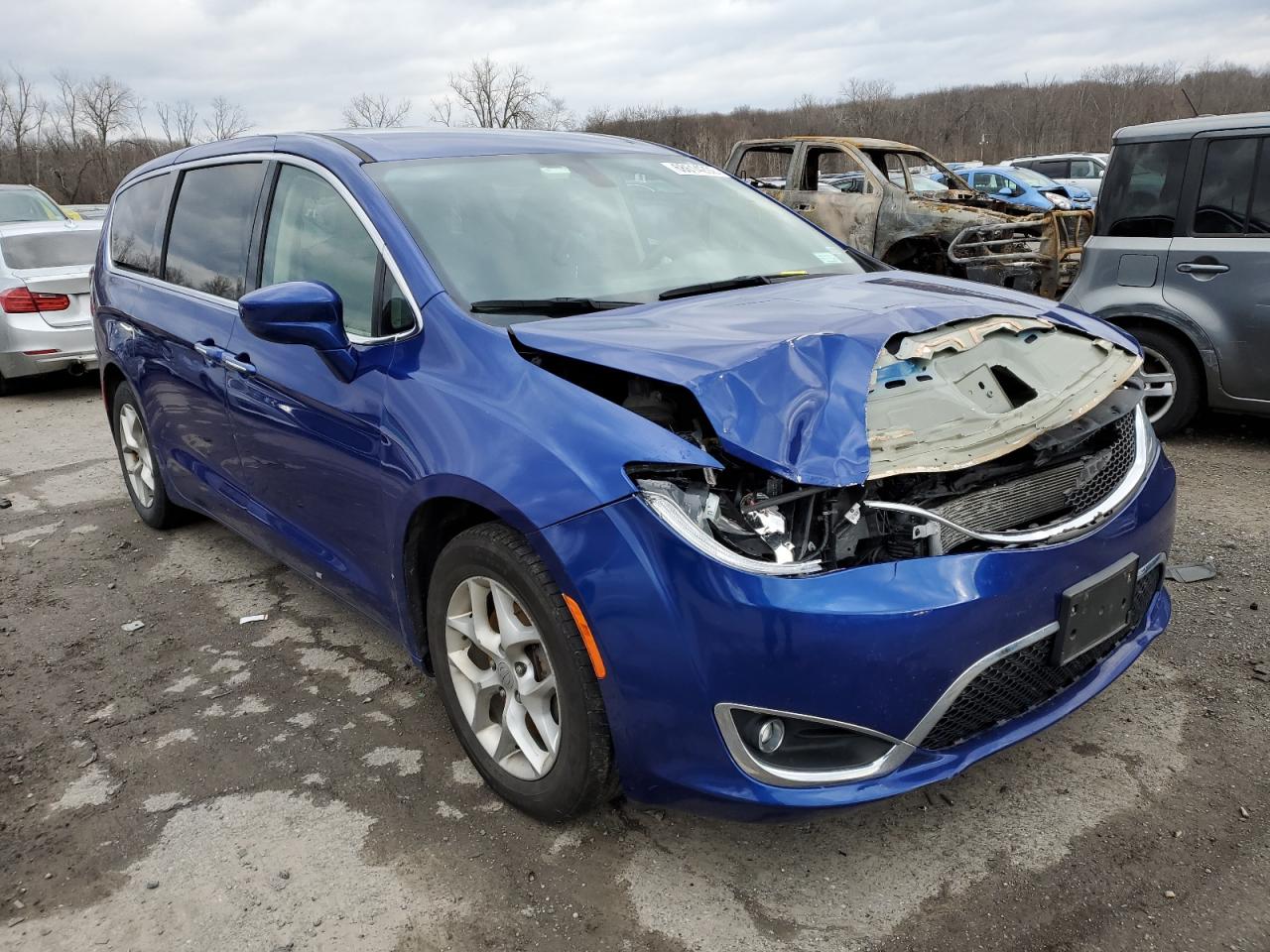 Photo 3 VIN: 2C4RC1FG6KR604282 - CHRYSLER PACIFICA 