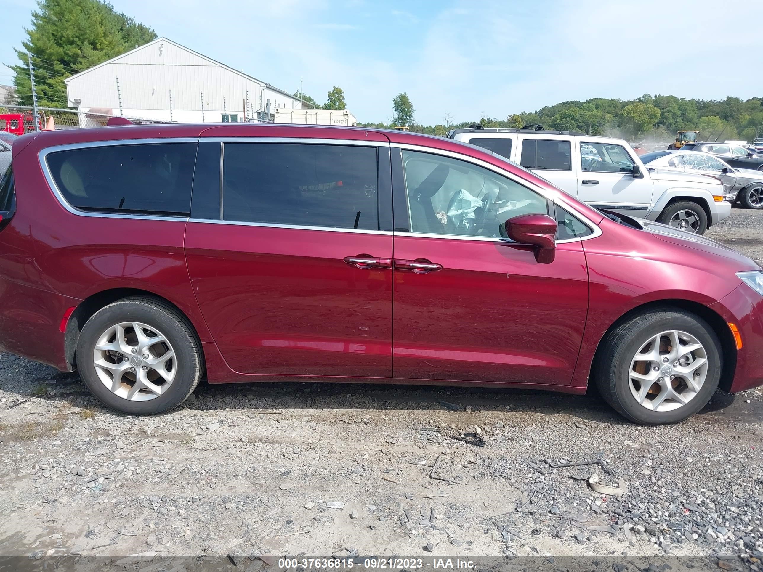 Photo 11 VIN: 2C4RC1FG7LR210050 - CHRYSLER PACIFICA 