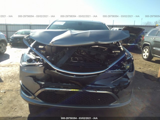 Photo 5 VIN: 2C4RC1FG9JR117396 - CHRYSLER PACIFICA 