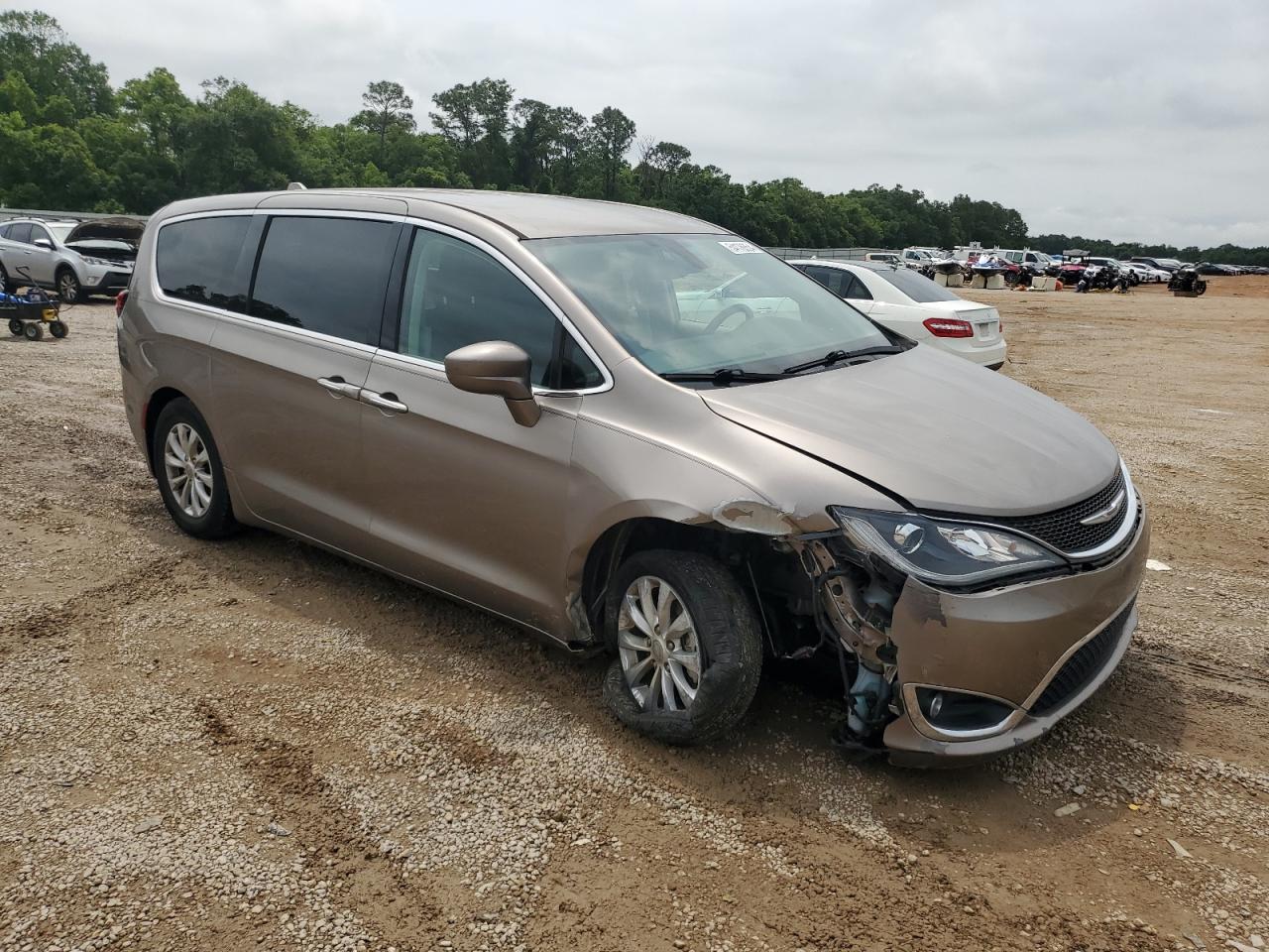 Photo 3 VIN: 2C4RC1FG9JR126275 - CHRYSLER PACIFICA 