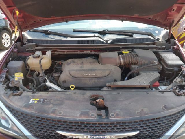 Photo 9 VIN: 2C4RC1FGXJR280235 - CHRYSLER PACIFICA 