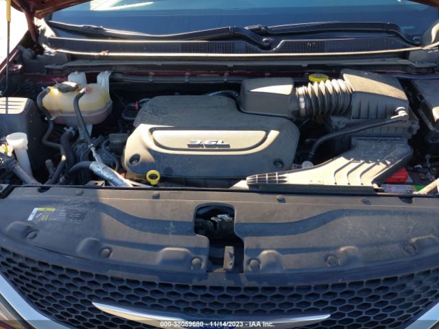 Photo 9 VIN: 2C4RC1GG0JR274054 - CHRYSLER PACIFICA 