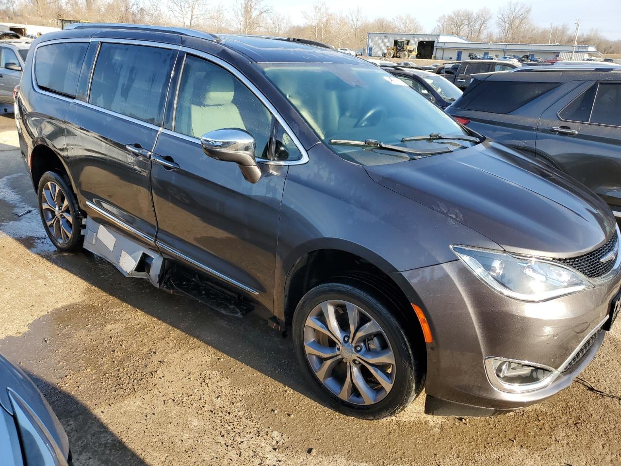 Photo 3 VIN: 2C4RC1GG0KR537807 - CHRYSLER PACIFICA 