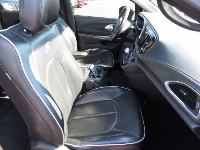 Photo 6 VIN: 2C4RC1GG0KR667313 - CHRYSLER PACIFICA 