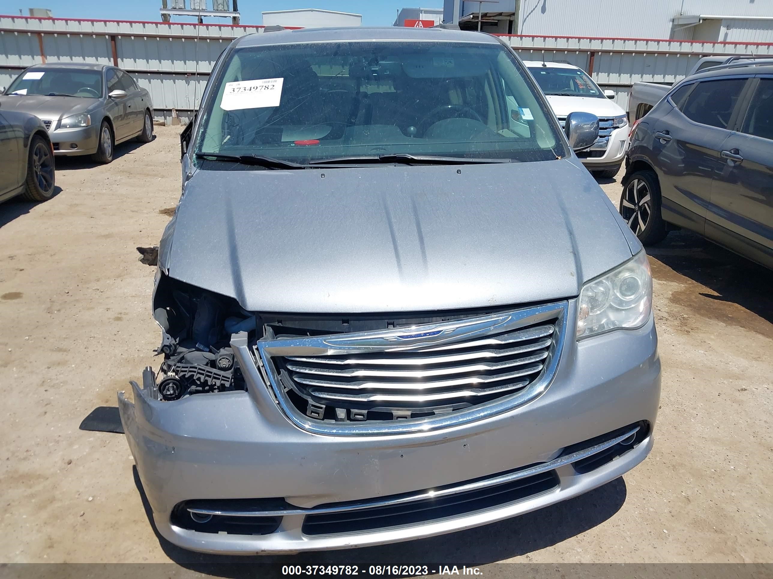 Photo 11 VIN: 2C4RC1GG1FR532766 - CHRYSLER TOWN & COUNTRY 