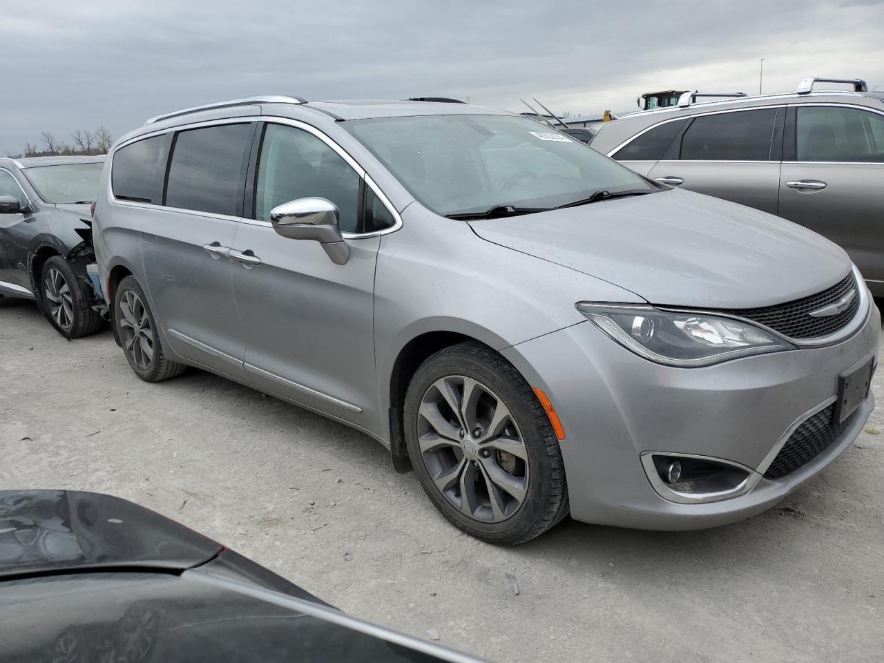 Photo 3 VIN: 2C4RC1GG1HR670181 - CHRYSLER PACIFICA 