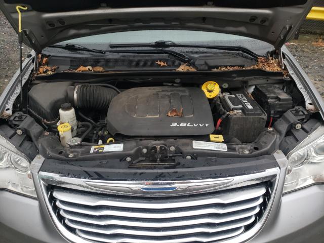 Photo 6 VIN: 2C4RC1GG2FR662622 - CHRYSLER TOWN &AMP COU 