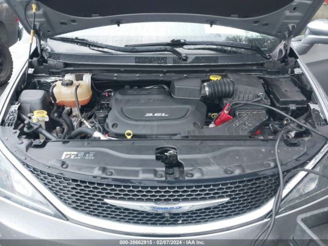 Photo 9 VIN: 2C4RC1GG2HR505806 - CHRYSLER PACIFICA 