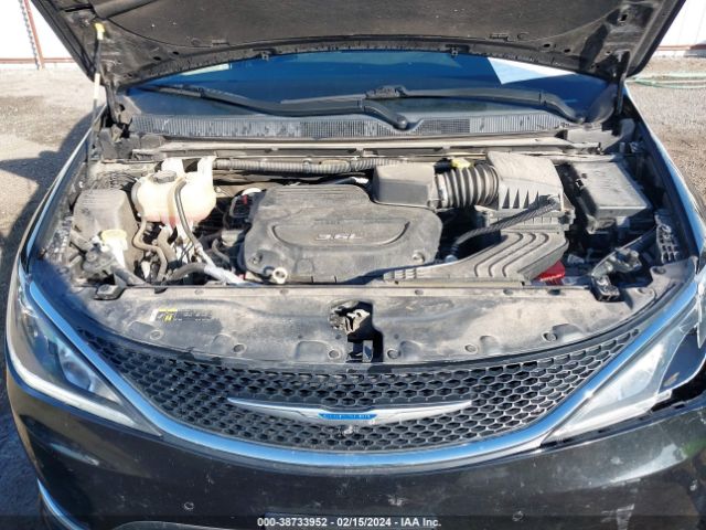 Photo 9 VIN: 2C4RC1GG2JR156832 - CHRYSLER PACIFICA 