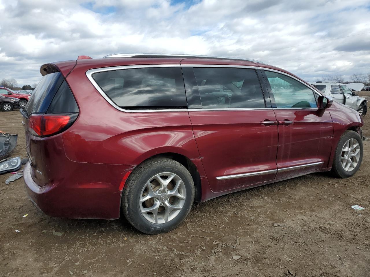 Photo 2 VIN: 2C4RC1GG2JR228452 - CHRYSLER PACIFICA 