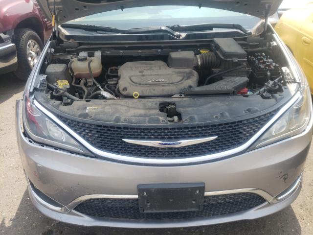 Photo 6 VIN: 2C4RC1GG2JR320323 - CHRYSLER PACIFICA 