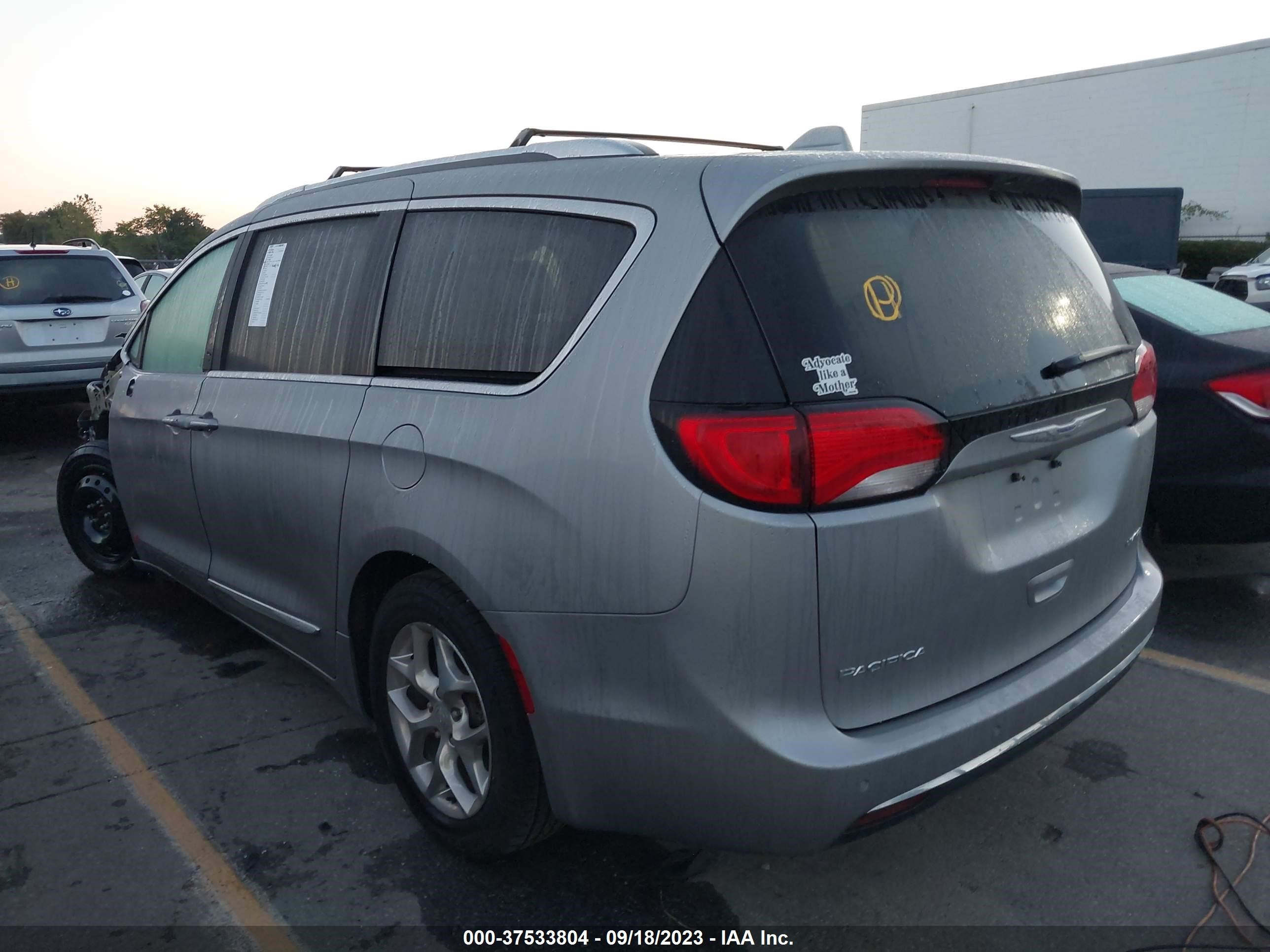 Photo 2 VIN: 2C4RC1GG2JR320550 - CHRYSLER PACIFICA 