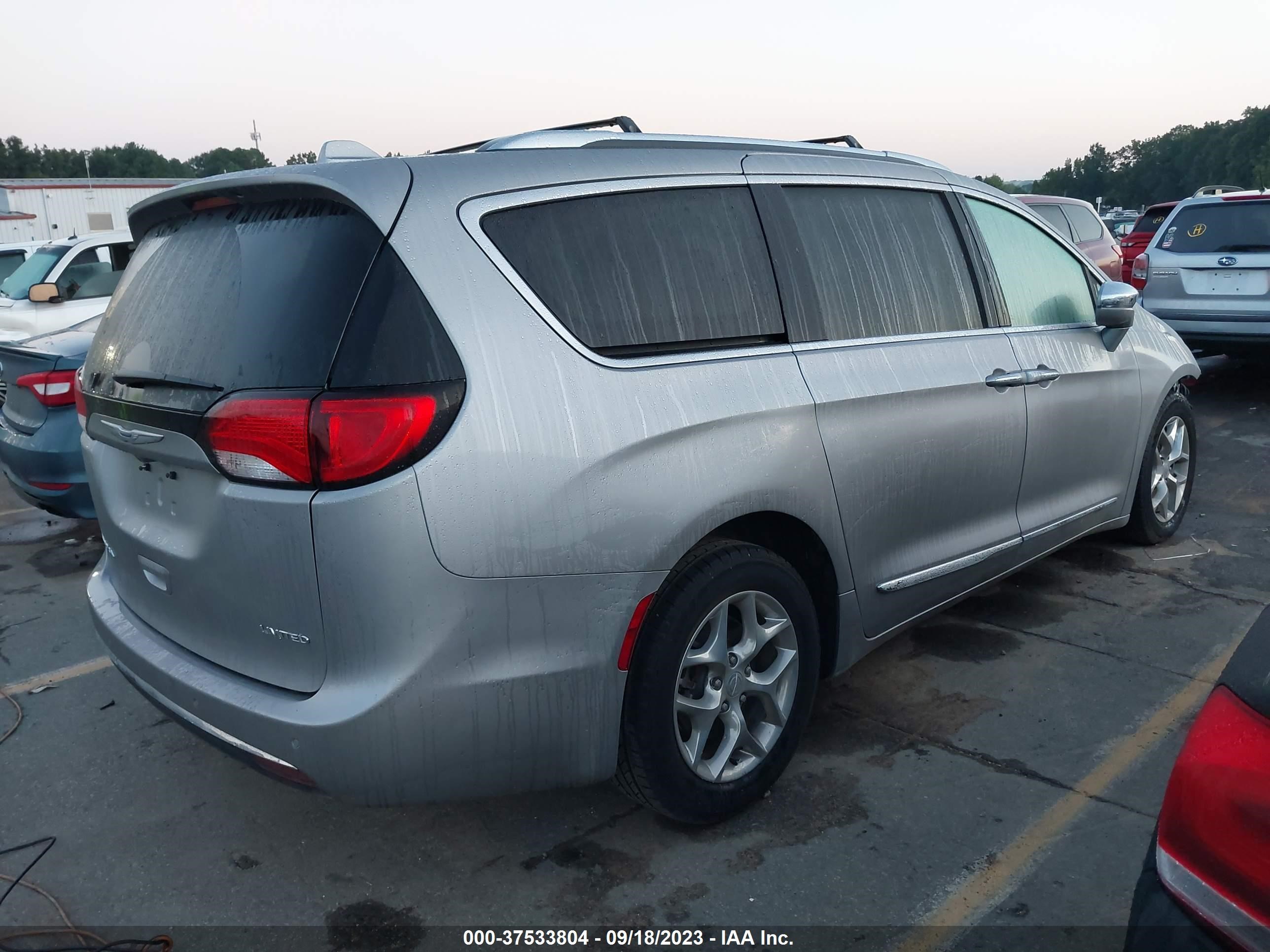 Photo 3 VIN: 2C4RC1GG2JR320550 - CHRYSLER PACIFICA 