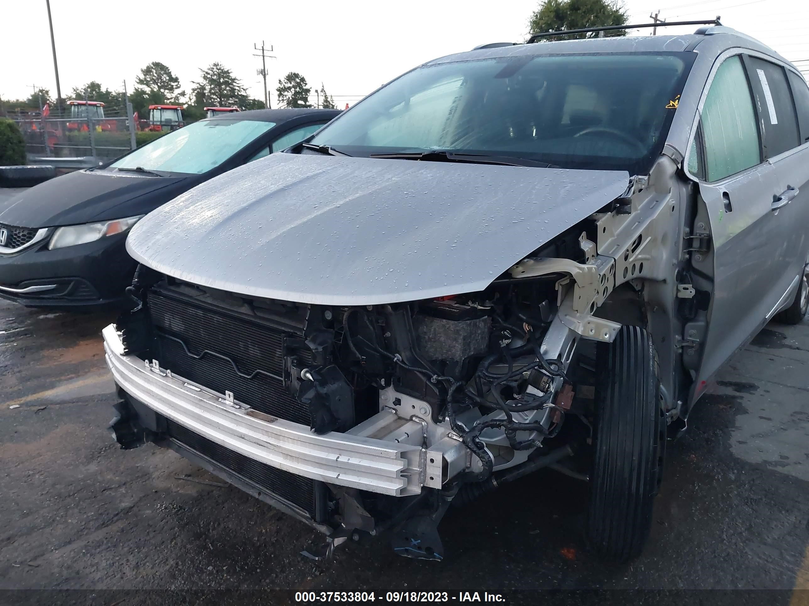 Photo 5 VIN: 2C4RC1GG2JR320550 - CHRYSLER PACIFICA 