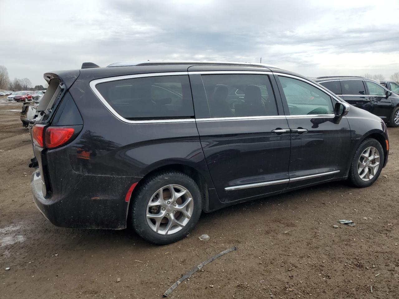 Photo 2 VIN: 2C4RC1GG2KR627623 - CHRYSLER PACIFICA 