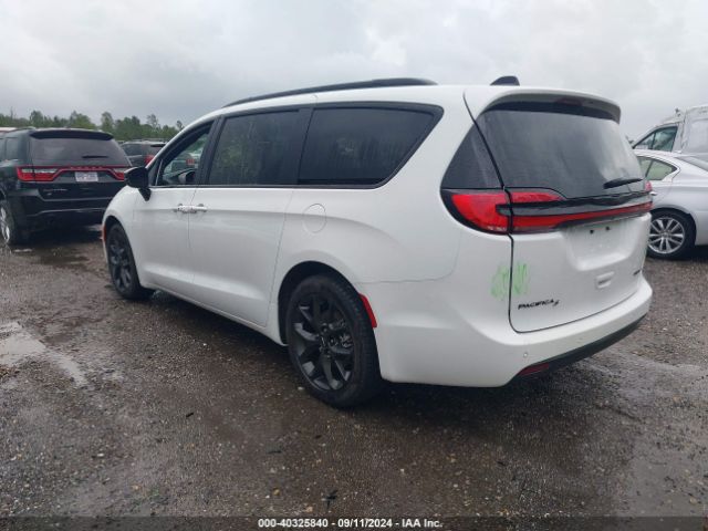 Photo 2 VIN: 2C4RC1GG2RR108825 - CHRYSLER PACIFICA 