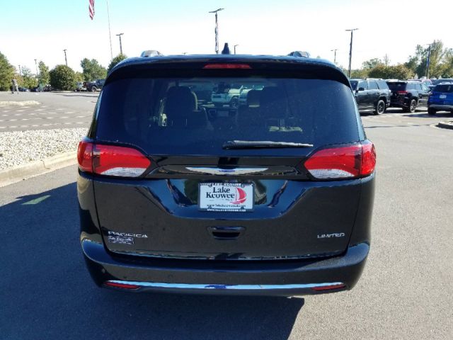 Photo 4 VIN: 2C4RC1GG3JR154670 - CHRYSLER PACIFICA 