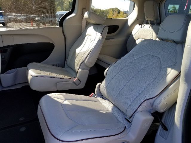 Photo 8 VIN: 2C4RC1GG3JR154670 - CHRYSLER PACIFICA 